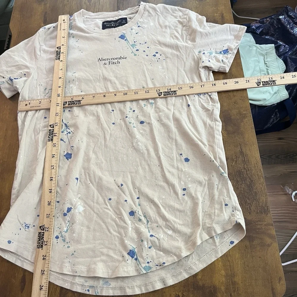 Abercrombie & Fitch tan t-shirt Paint Splatter Size Small Soft Tee